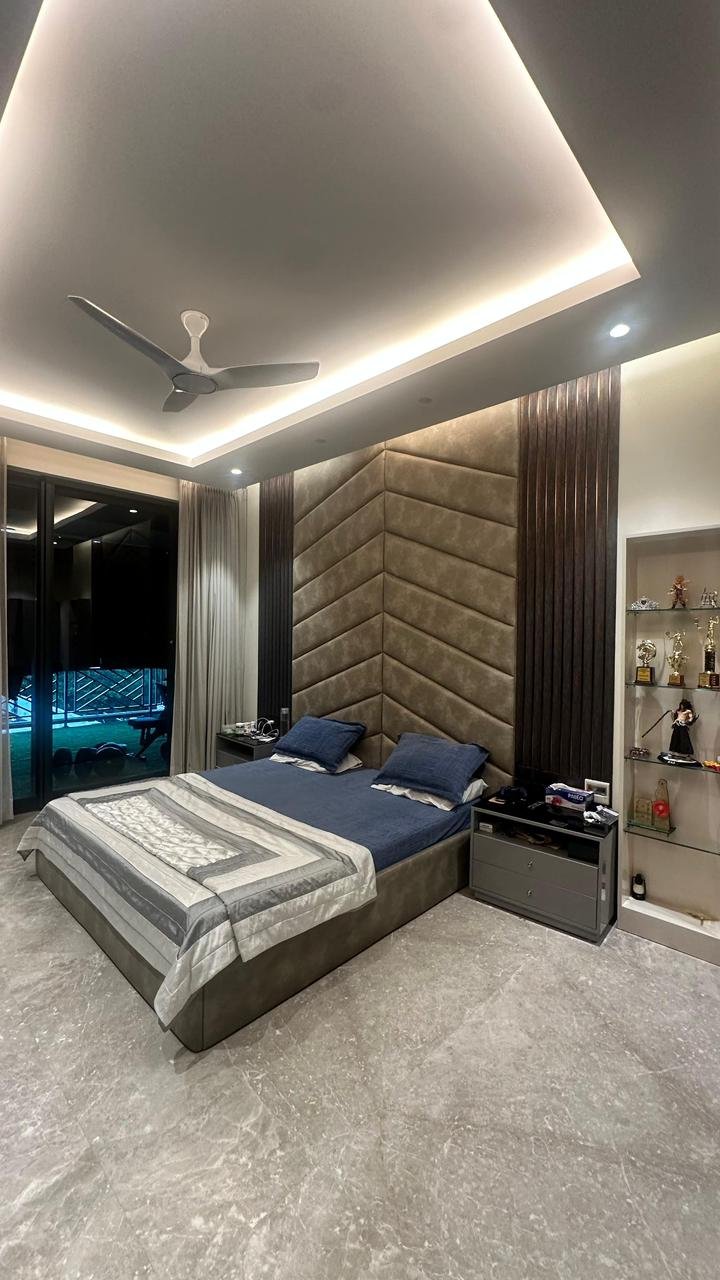 Builder Floor With Terrace Fully Furnished Available for rent in A-Block, DLF Phase-1